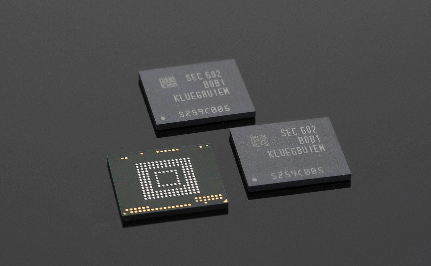 Samsung вкладає мільярди в нарощування виробництва чіпів пам'яті