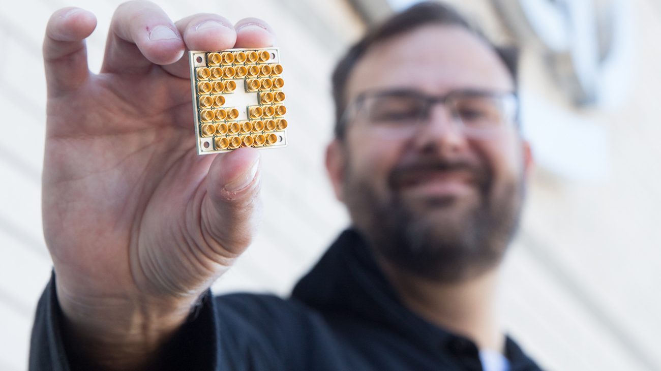 La empresa Intel presentó 17-кубитный un chip
