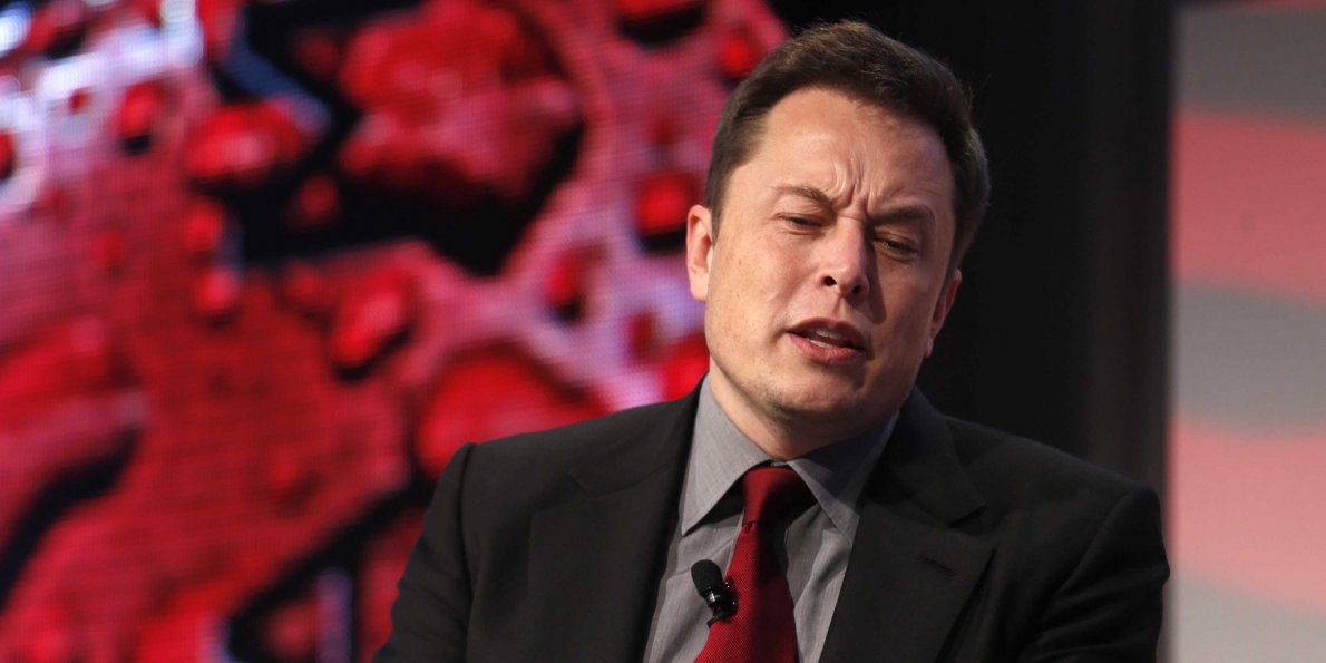 Ylon Musk: personnellement, je répare casser des robots dans l'usine, et nous sommes toujours en enfer