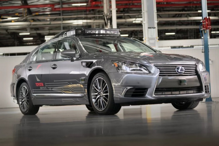 Das neue selbstverwaltete Toyota Auto kann «sehen» auf 200 Meter rund um die