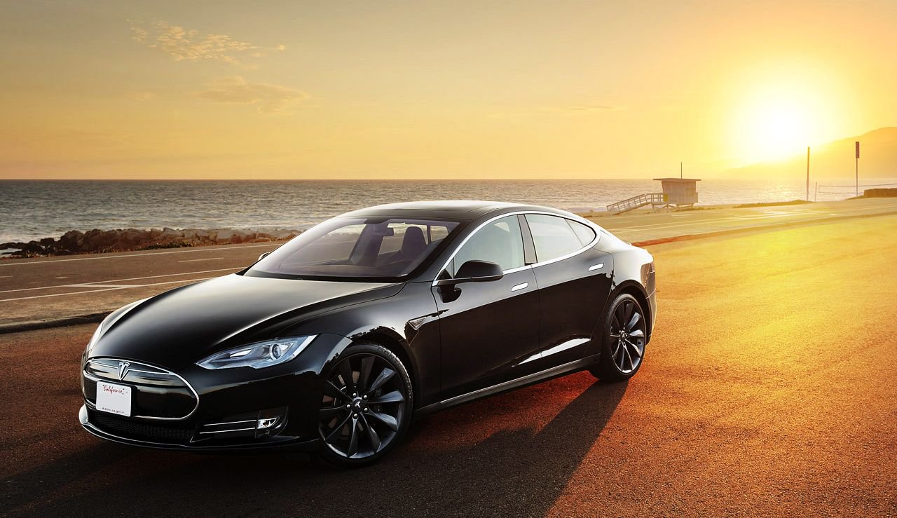 Elon Musk: senza equipaggio Tesla sé passa attraverso l'America