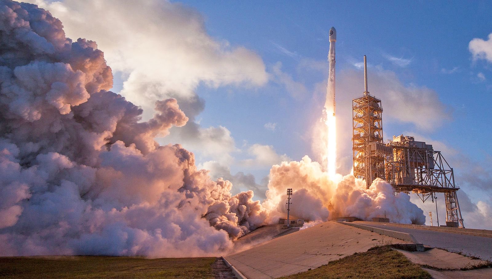 週末には、SpaceXま軌道上での二通信衛星
