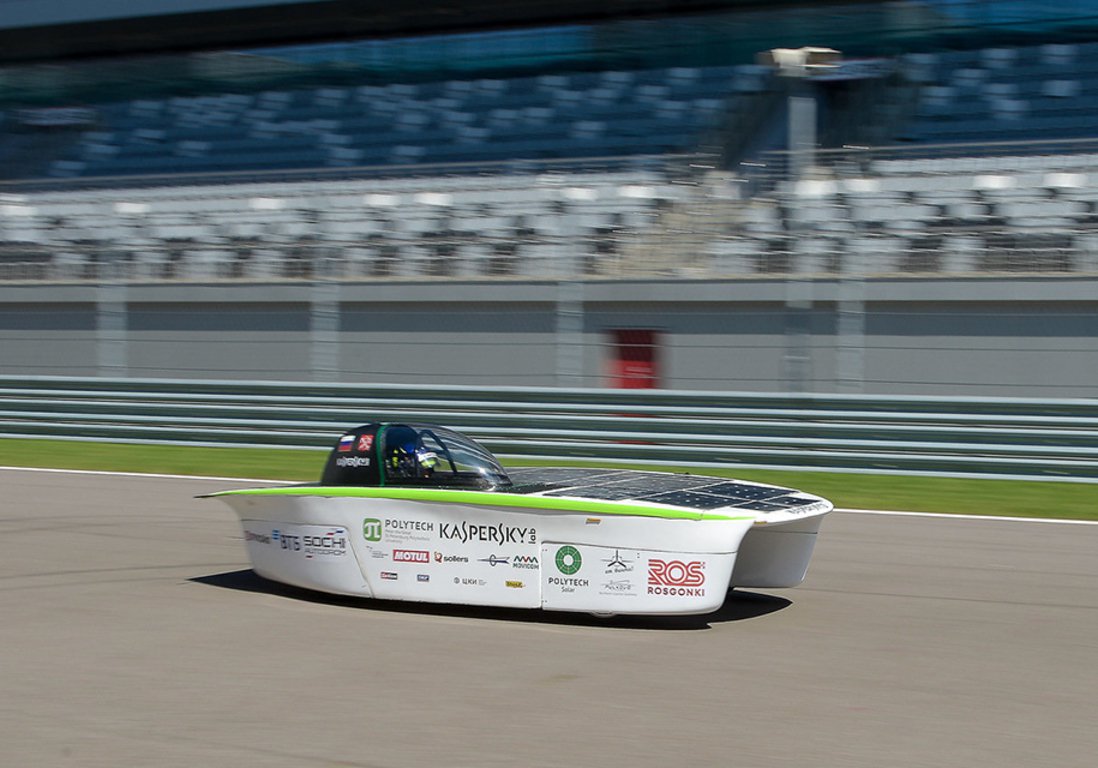 Перший російський сонцемобіль пройшов випробування на трасі Формули-1