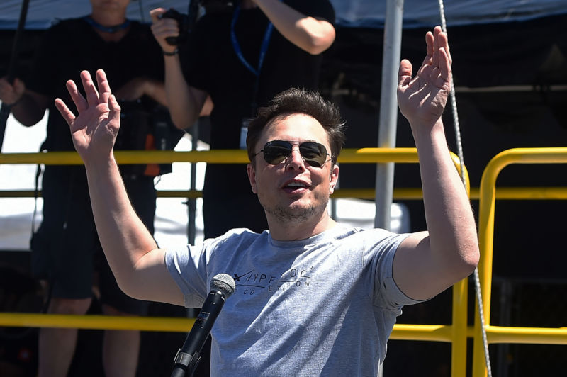 Danach hat ilon Musk: Tesla börsennotiertes Unternehmen bleiben
