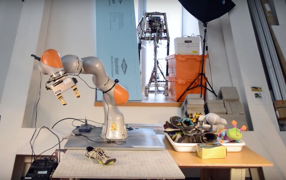 AI从麻省理工学院教机器人操纵的对象，他们看到在第一
