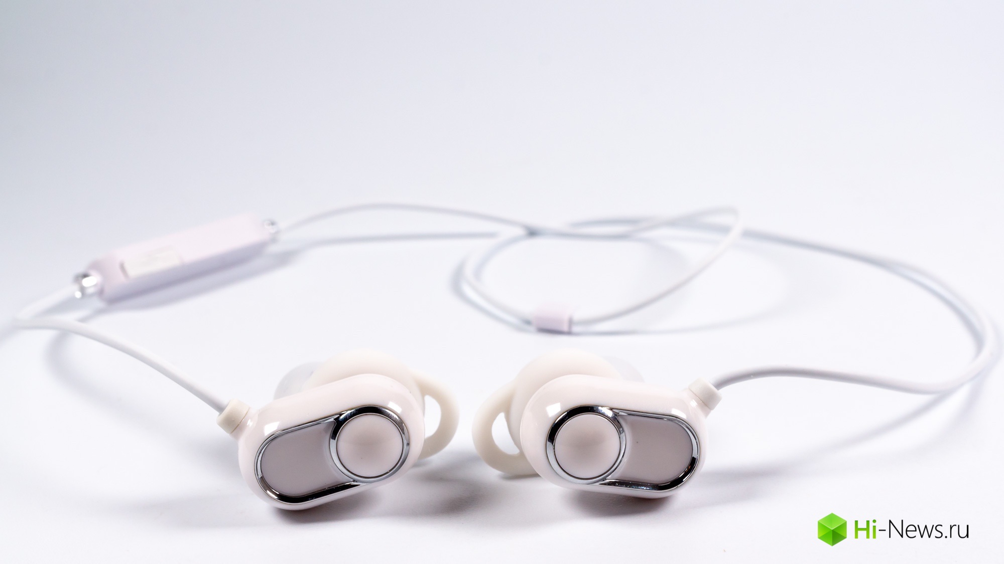 Überprüfen Sie die drahtlose Kopfhörer-FiiO FB1 und Bluetooth Receiver µBTR