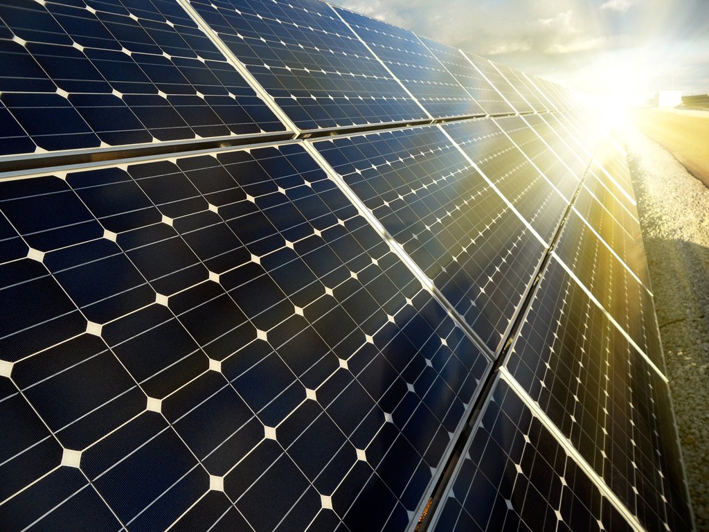开发有效的电池从太阳能电池板和运行的电池