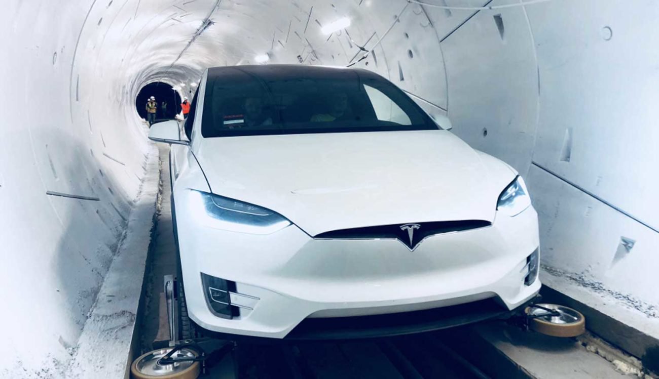 #Video | Tesla Model X con cassetti ruote per auto per The tunnel Boring