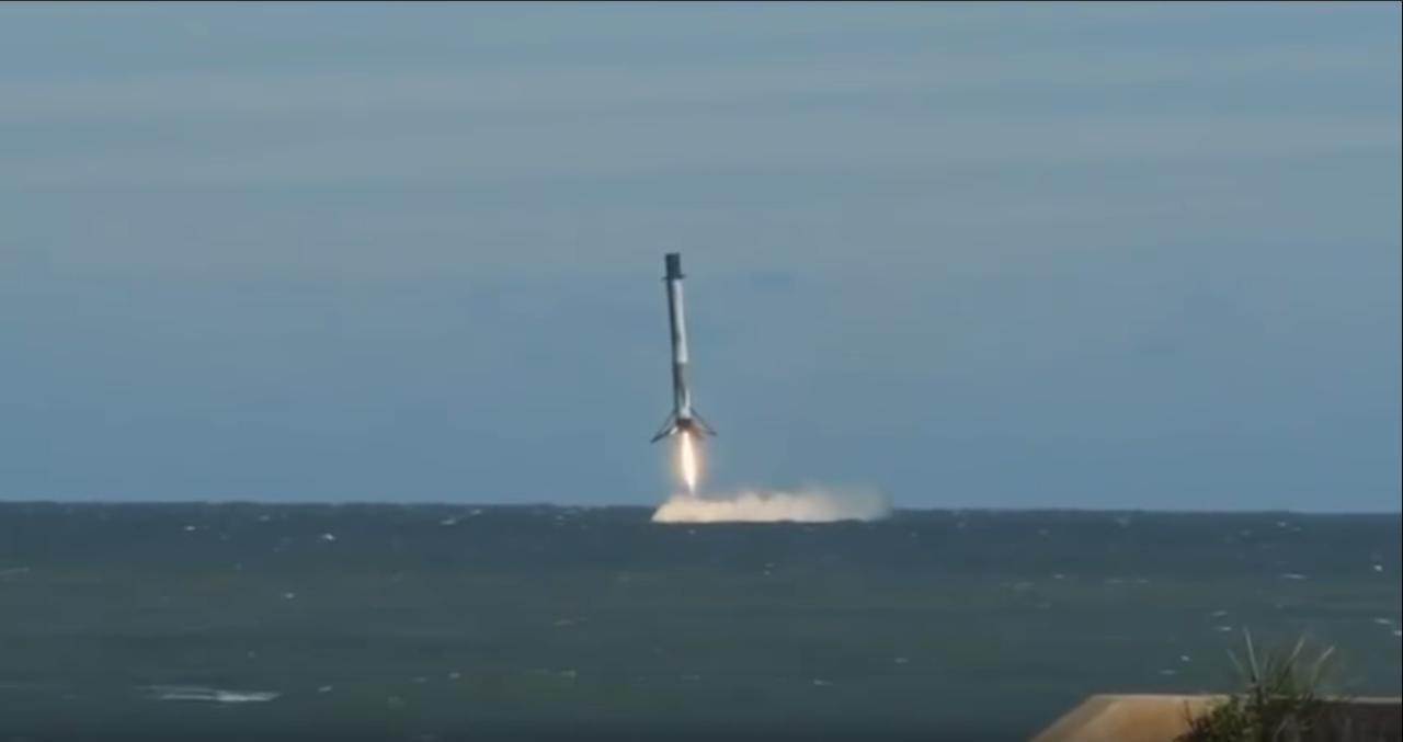 #wideo | Zobacz pełna lądowania rakiety Falcon 9 na wodę