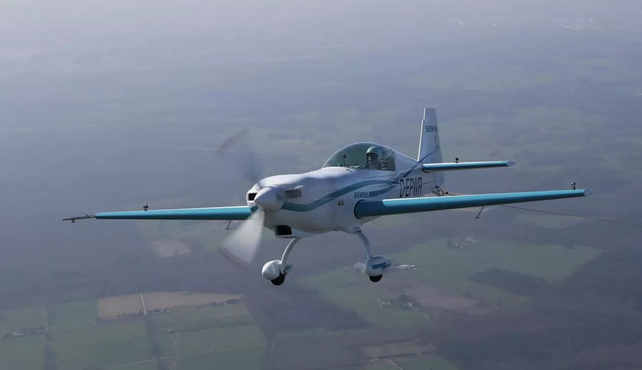 रोल्स रॉयस विकसित करता है, बिजली के विमान के साथ एक रिकार्ड गति से उड़ान