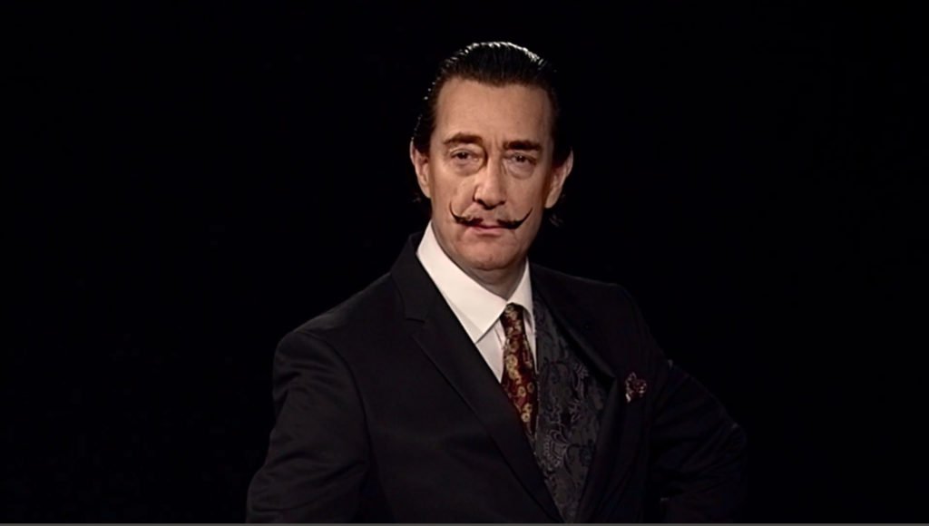 Los visitantes del museo Dalí, saludan ia-clon del artista español