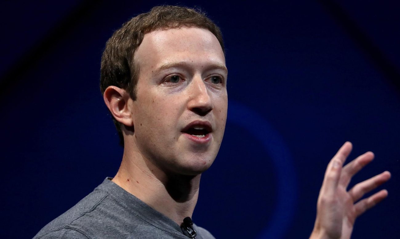 Mark Zuckerbergの販売Facebook株式を開発するために脳内インプラント
