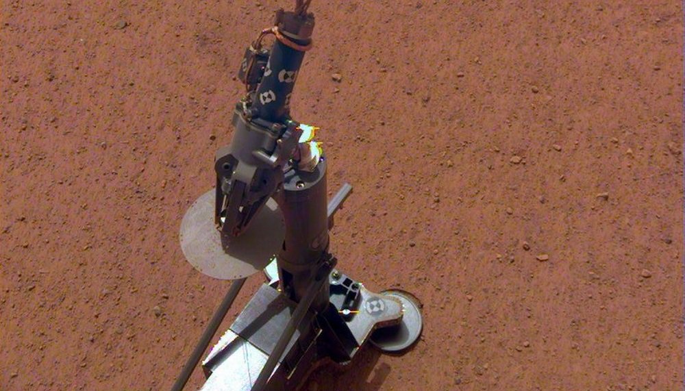 अंतर्दृष्टि जांच की तैयारी कर रहा है एक ड्रिल करने के लिए 5 मीटर छेद मंगल ग्रह पर