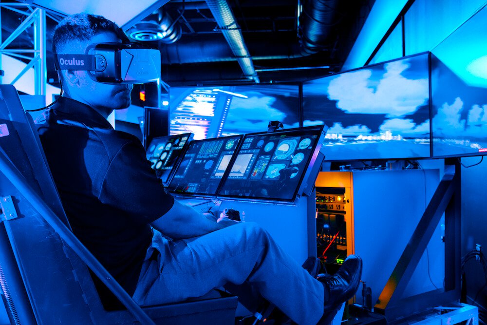 飞行员开始训练在虚拟现实
