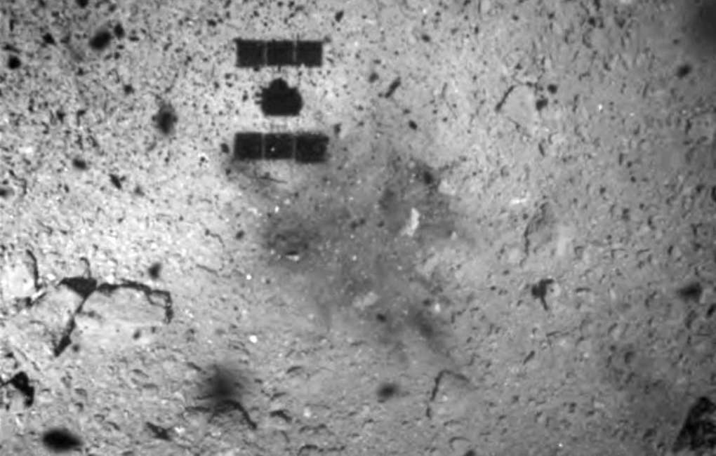 Japonais la sonde Hayabusa-2» s'est assis sur un astéroïde Рюгу et a recueilli des échantillons de son sol