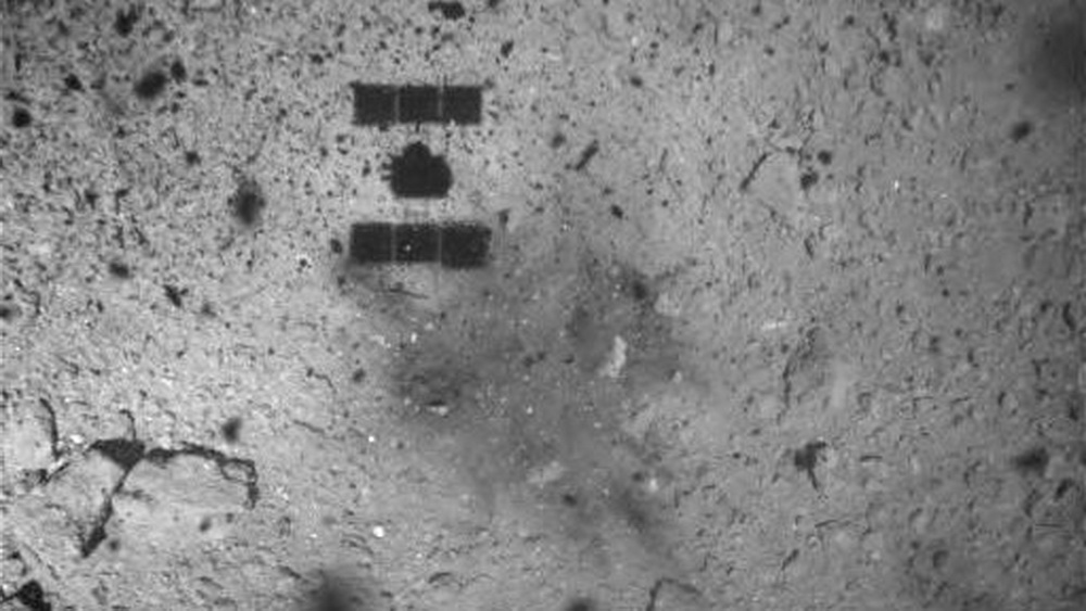 #vidéo | JAXA a montré que la sonde Hayabusa-2 a recueilli des échantillons du sol de l'astéroïde Рюгу