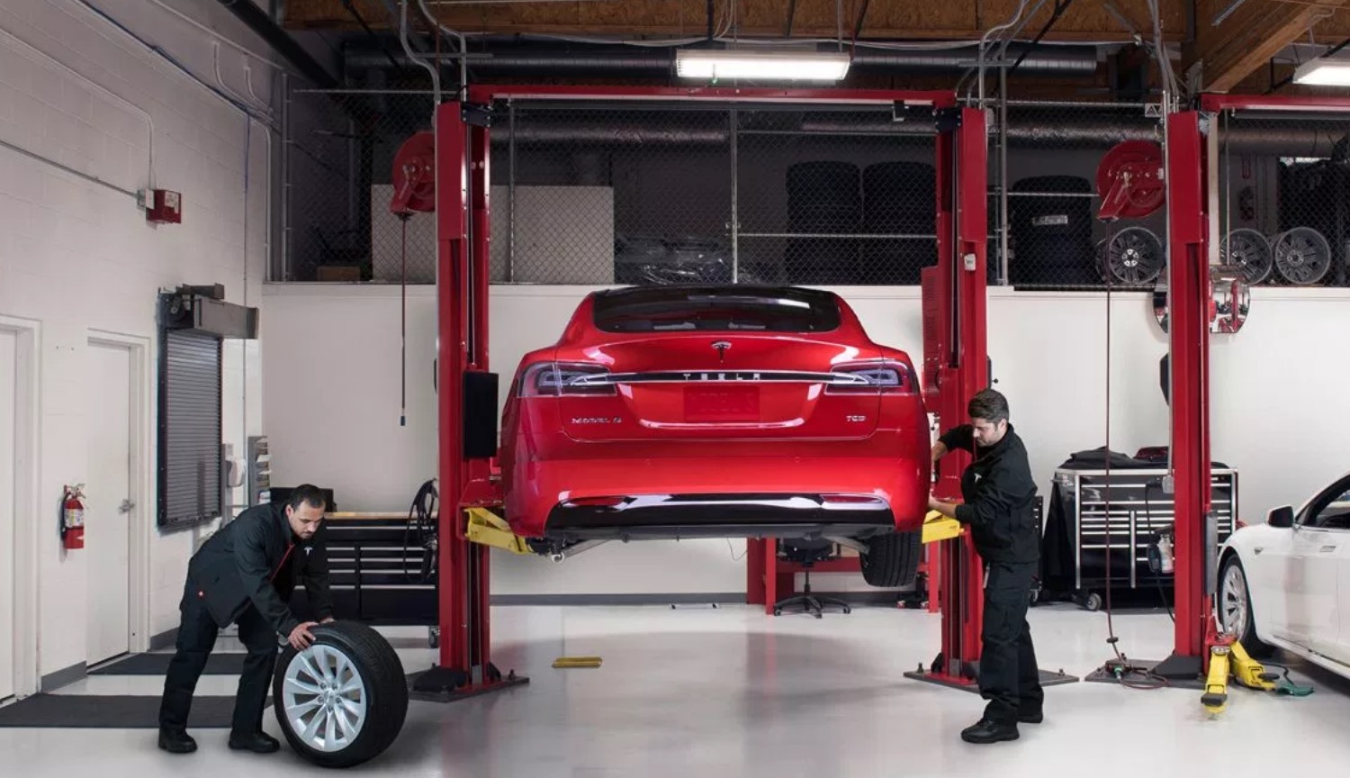 Autobesitzer Tesla können den Fortschritt Ihrer Reparatur
