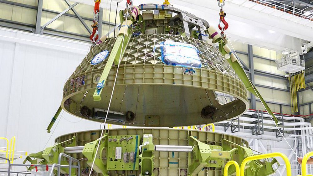 第一次发射载人航天飞波音CST-100驾驶舱重新安排日