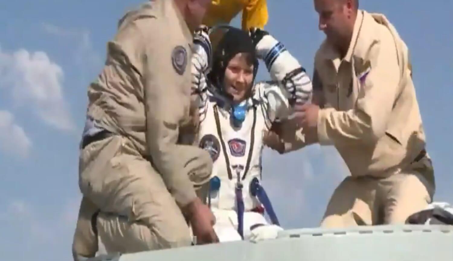 #відео | Екіпаж корабля «Союз МС-11» успішно приземлився в Казахстані