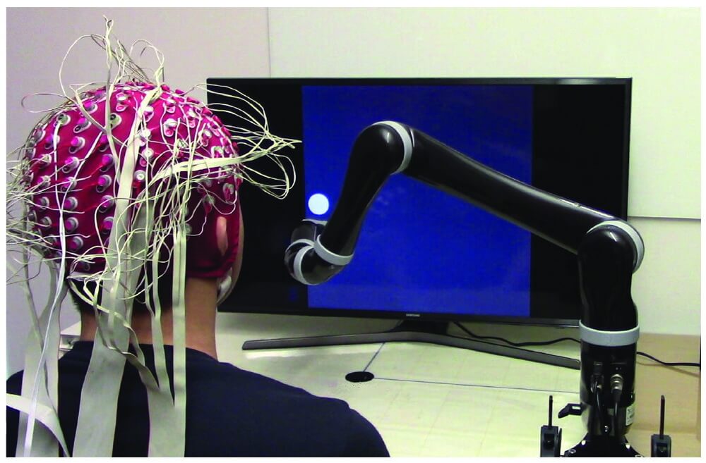 Se creó la primera en el mundo administrado el poder de la mente un brazo robótico
