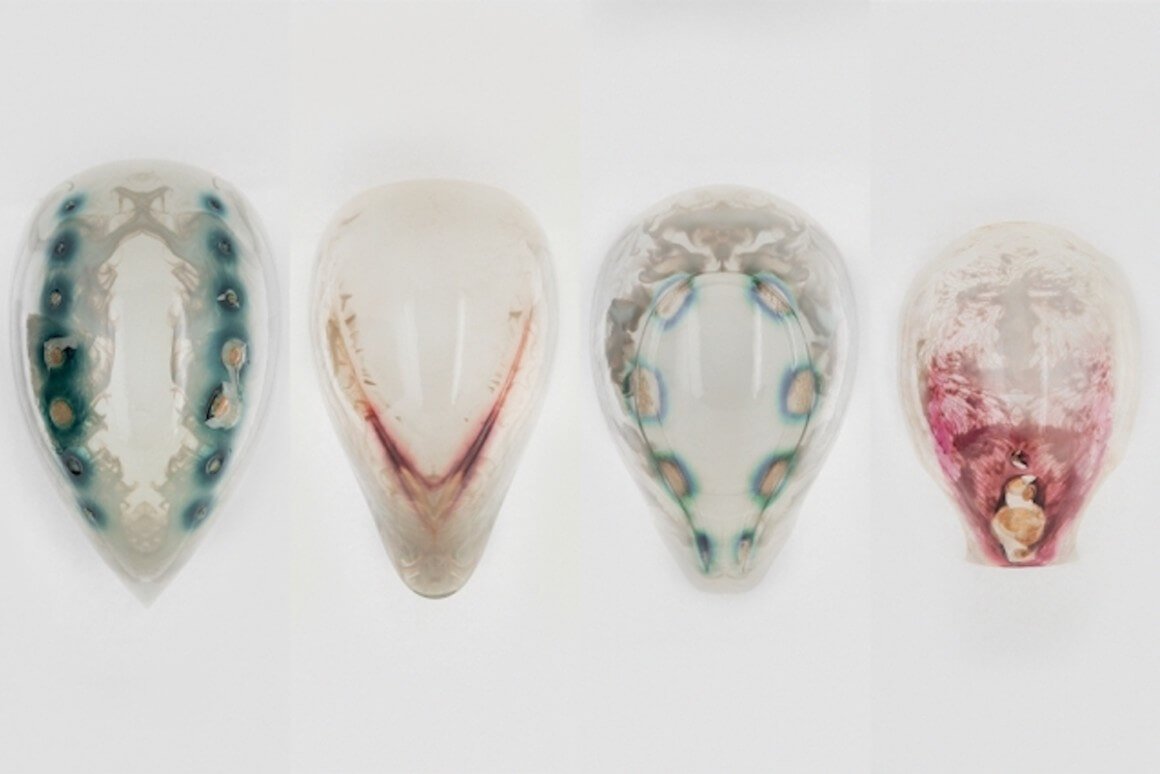 #відео | На 3D-принтері можна друкувати прикраси, які складаються з красивих бактерій