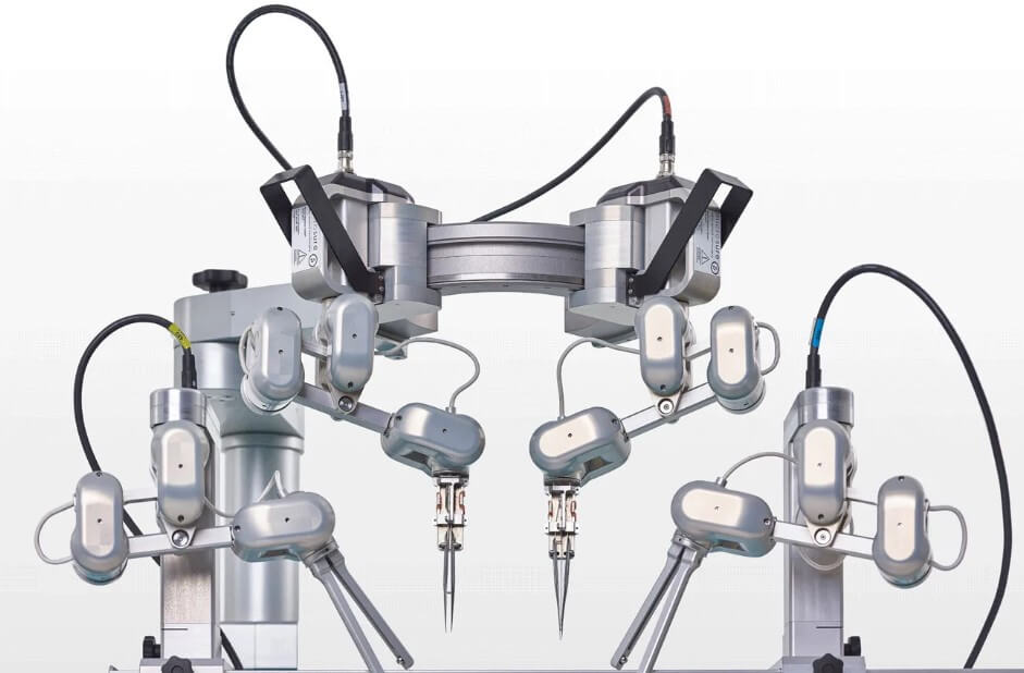Stworzony robot-chirurg, zdolny do szycia naczynia krwionośne