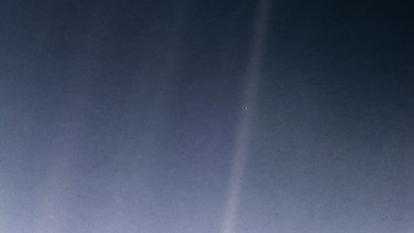 En l'honneur du 30e anniversaire de la photographie de notre planète, la NASA a changé “pâle-bleu point