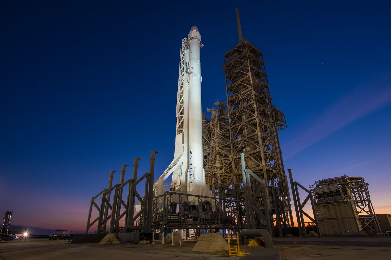 Elon Musk 보낼 것이 첫 번째 유인 로켓을 ISS 월