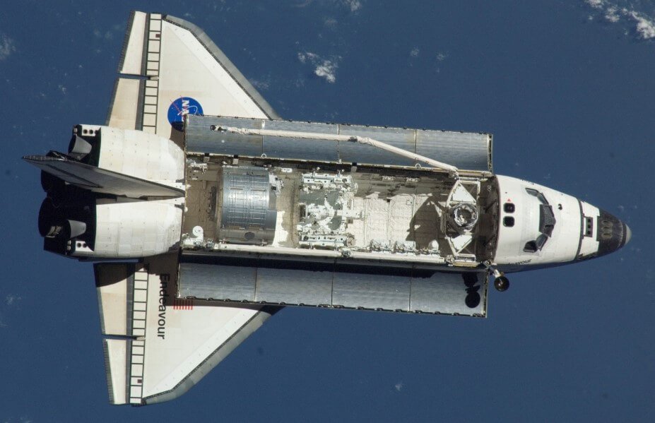 Gli astronauti hanno condotto tour della nave Crew Dragon e ha raccontato l'orso dino