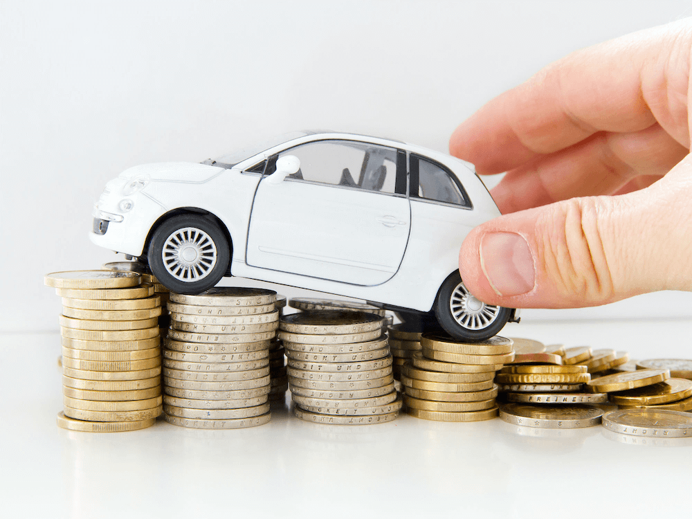 Cuántos de los salarios debe costar un coche?