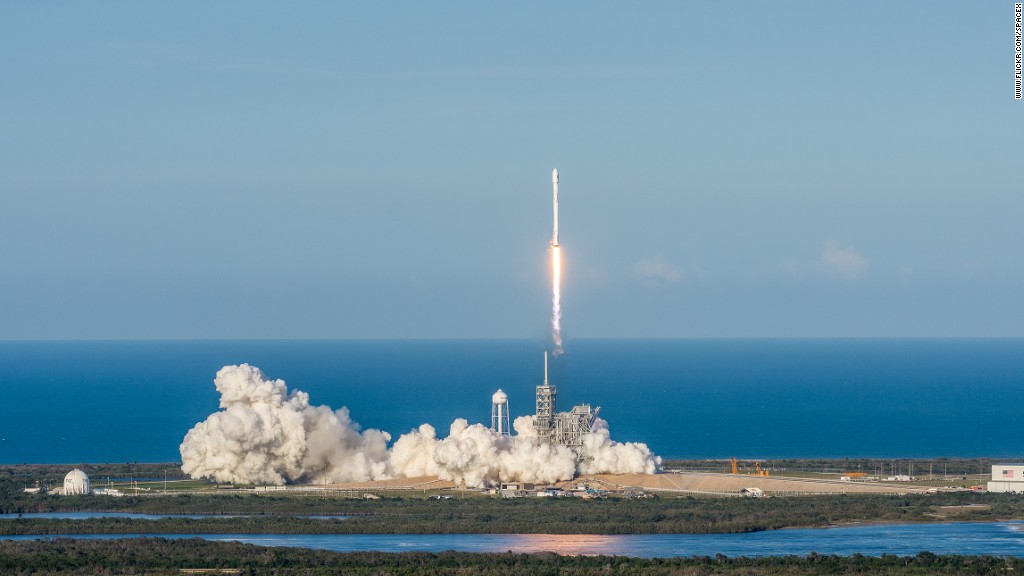 Re-SpaceX launched a Dragon spacecraft