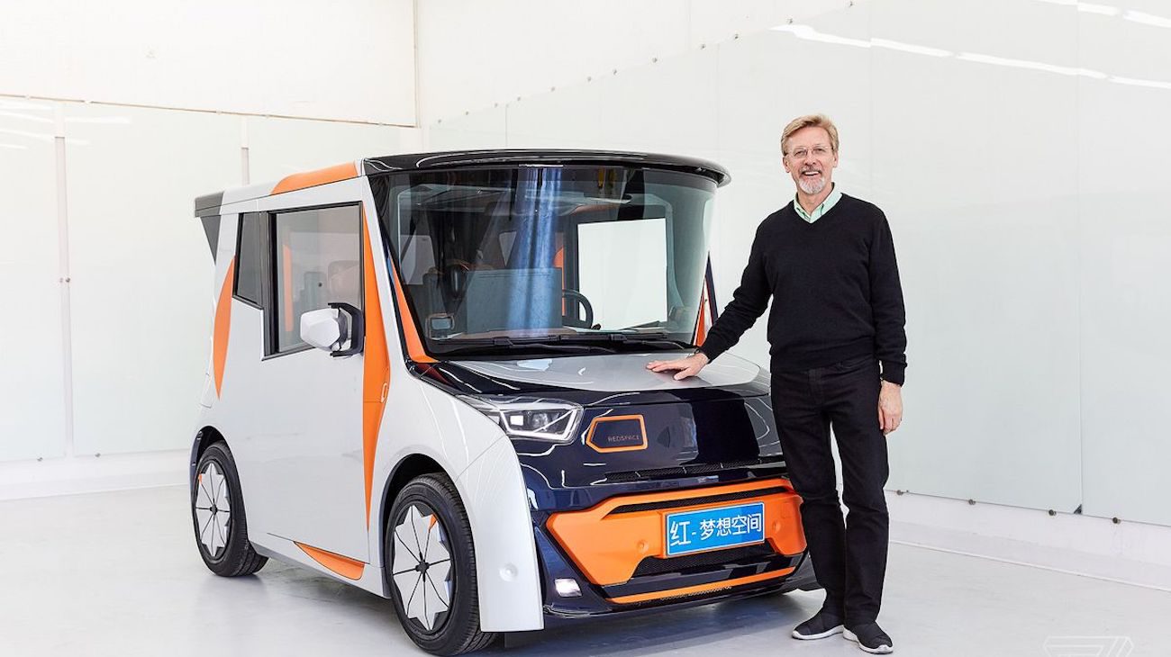 Two-in-one. Former chief designer, BMW introduced REDS: electric car and mobile office