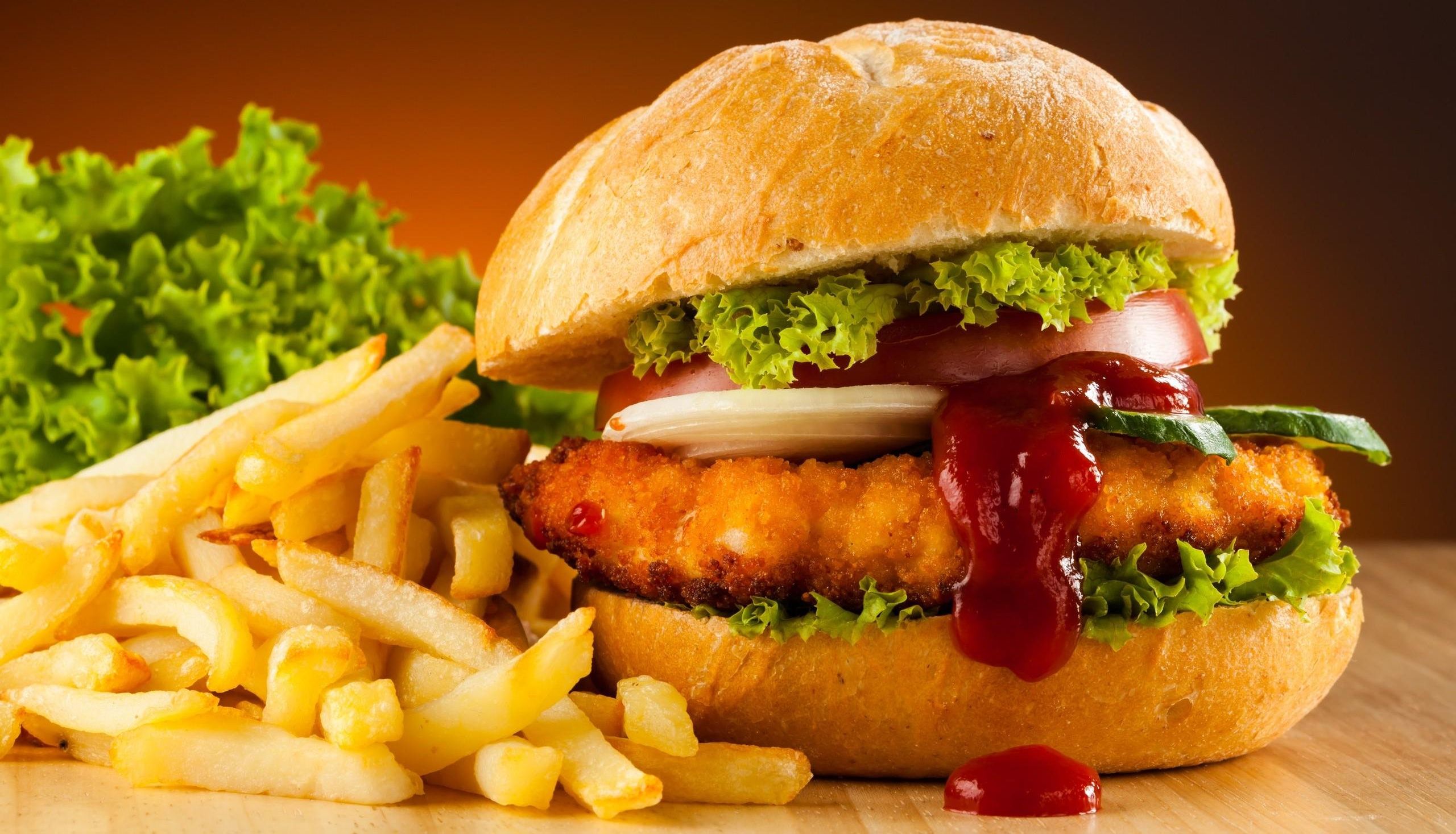 Naukowcy odkryli, że fast food wpływa na organizm jak infekcja