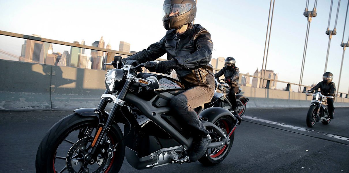 Электромотоцикл de Harley-Davidson s'affiche sur les routes en 2019