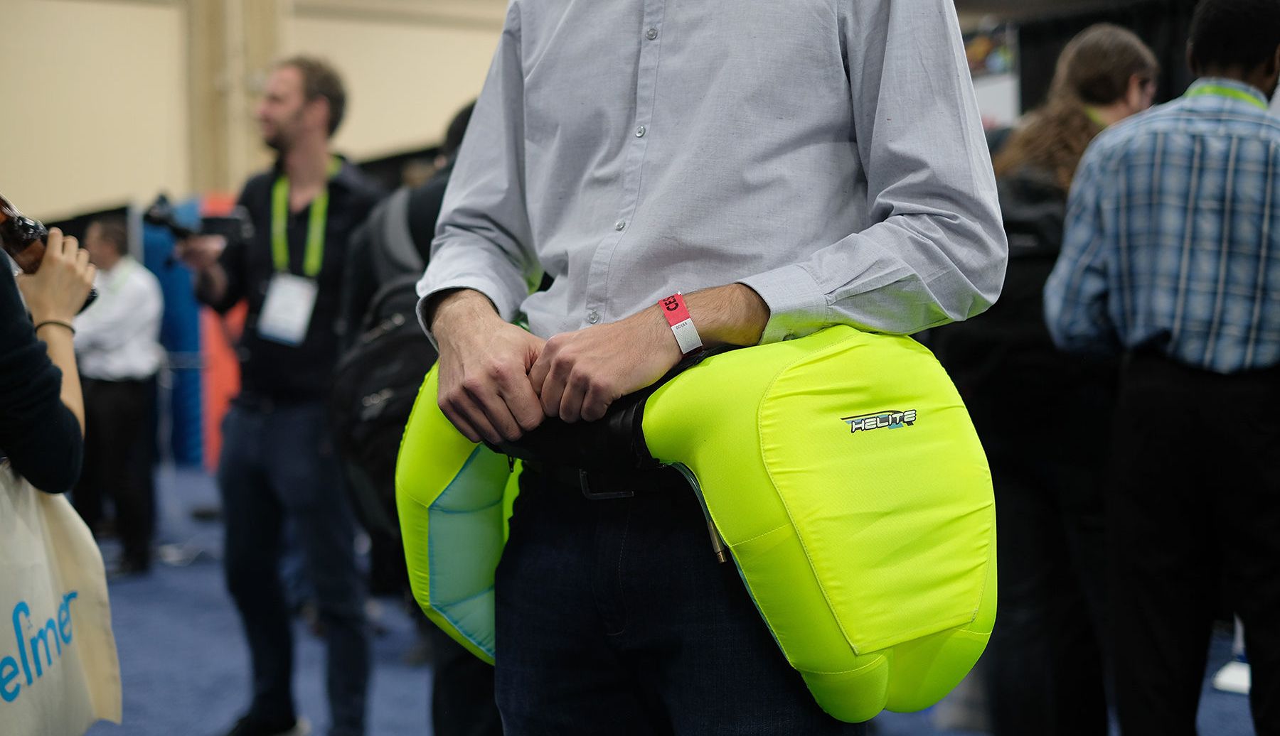 #CES 2018 | Company Helite has developed a airbag for people
