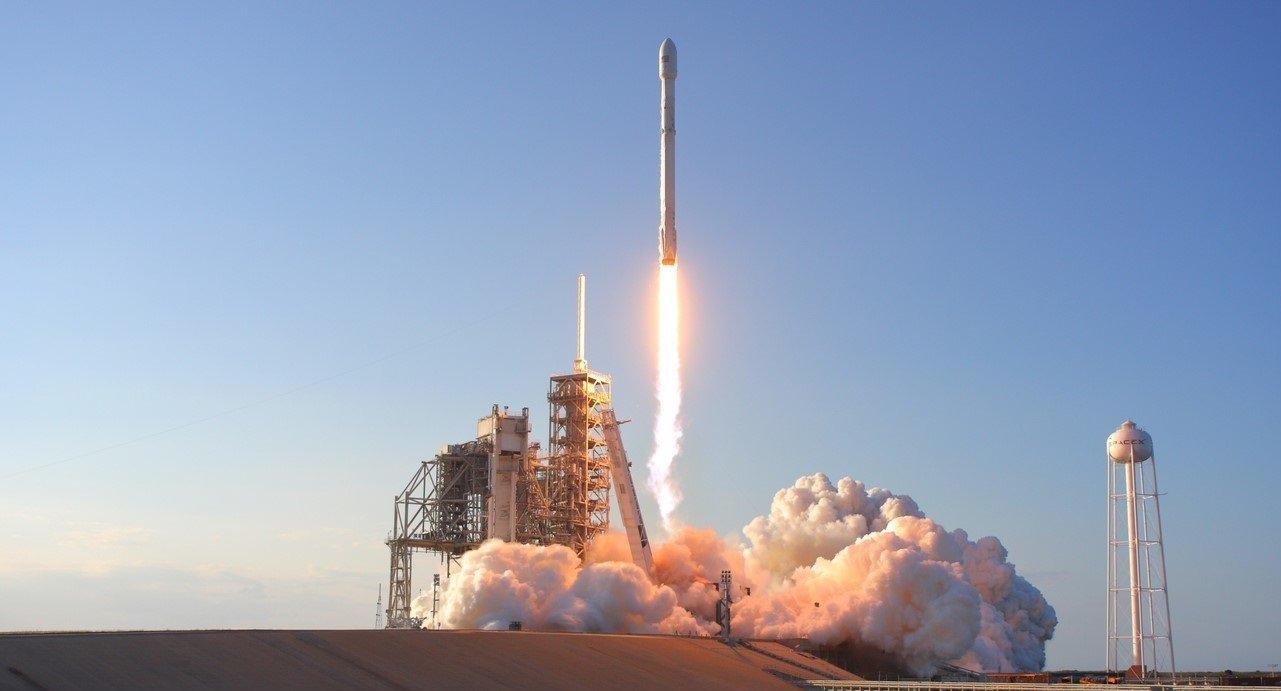 SpaceX successfully launched the first satellites for Internet distribution