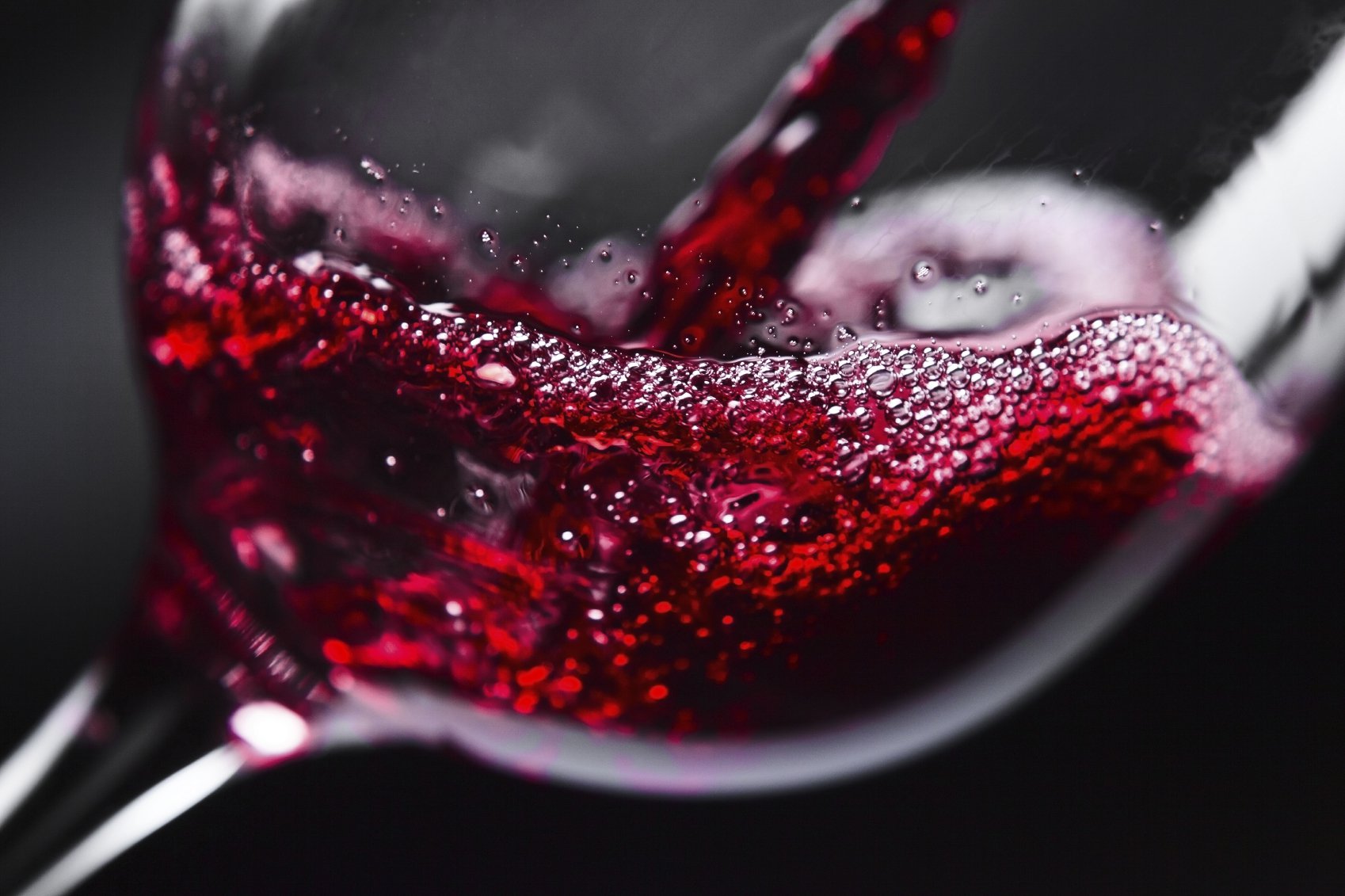 Red wine can prevent teeth and gum disease