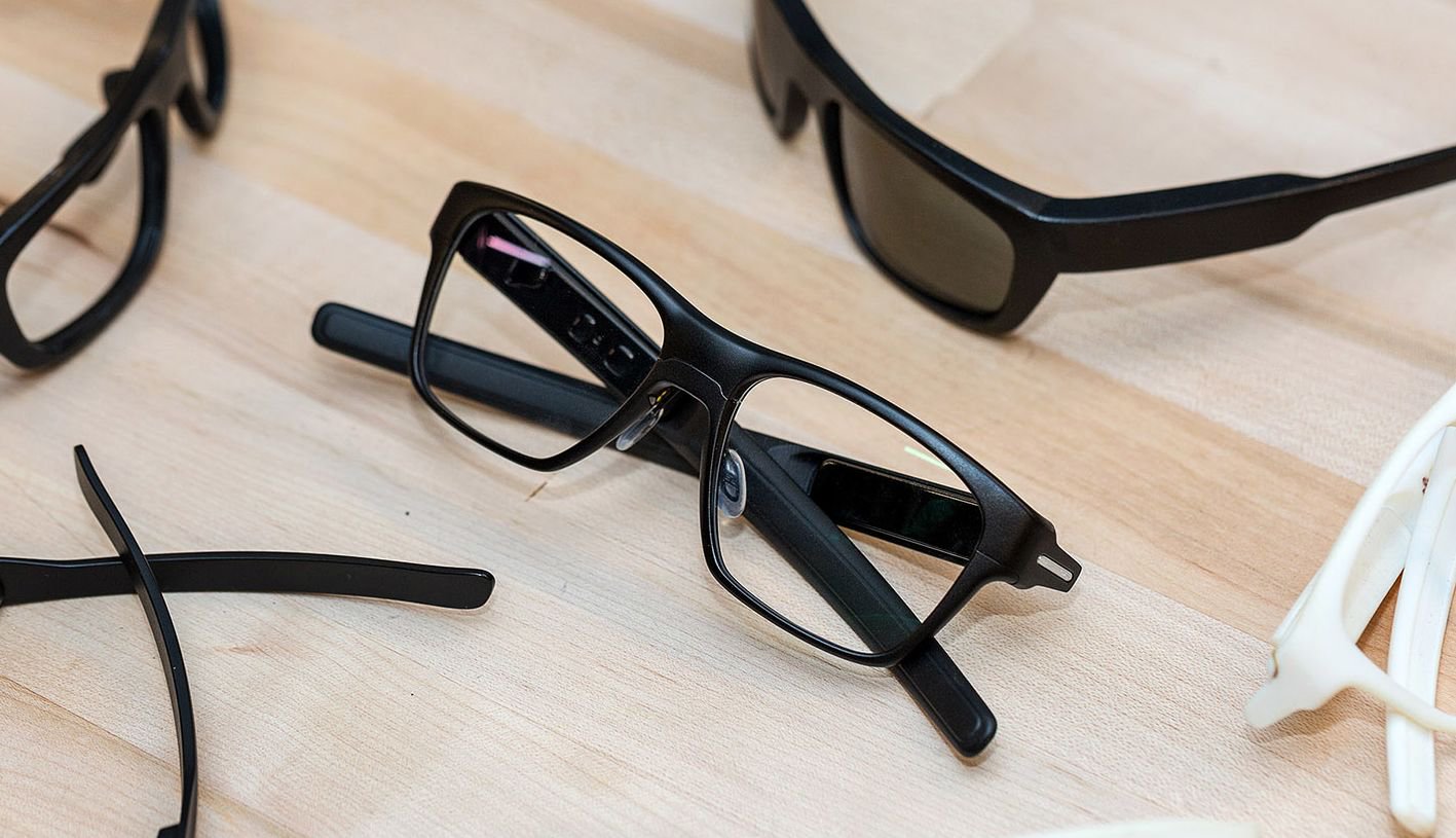 Intel introduced the smart glasses Vaunt, are virtually indistinguishable from conventional