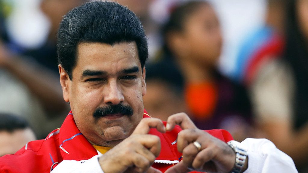 Nicolás Maduro a permis d'acheter El Petro en roubles et криптовалюту