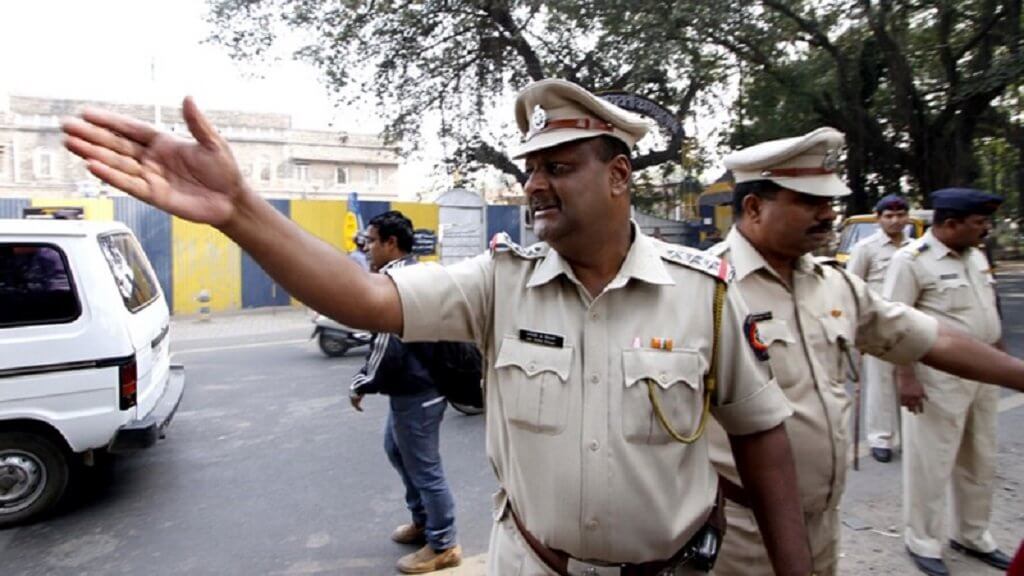 在印度的被拘留一名警察。 他被指控的勒索美元，1.8百万币