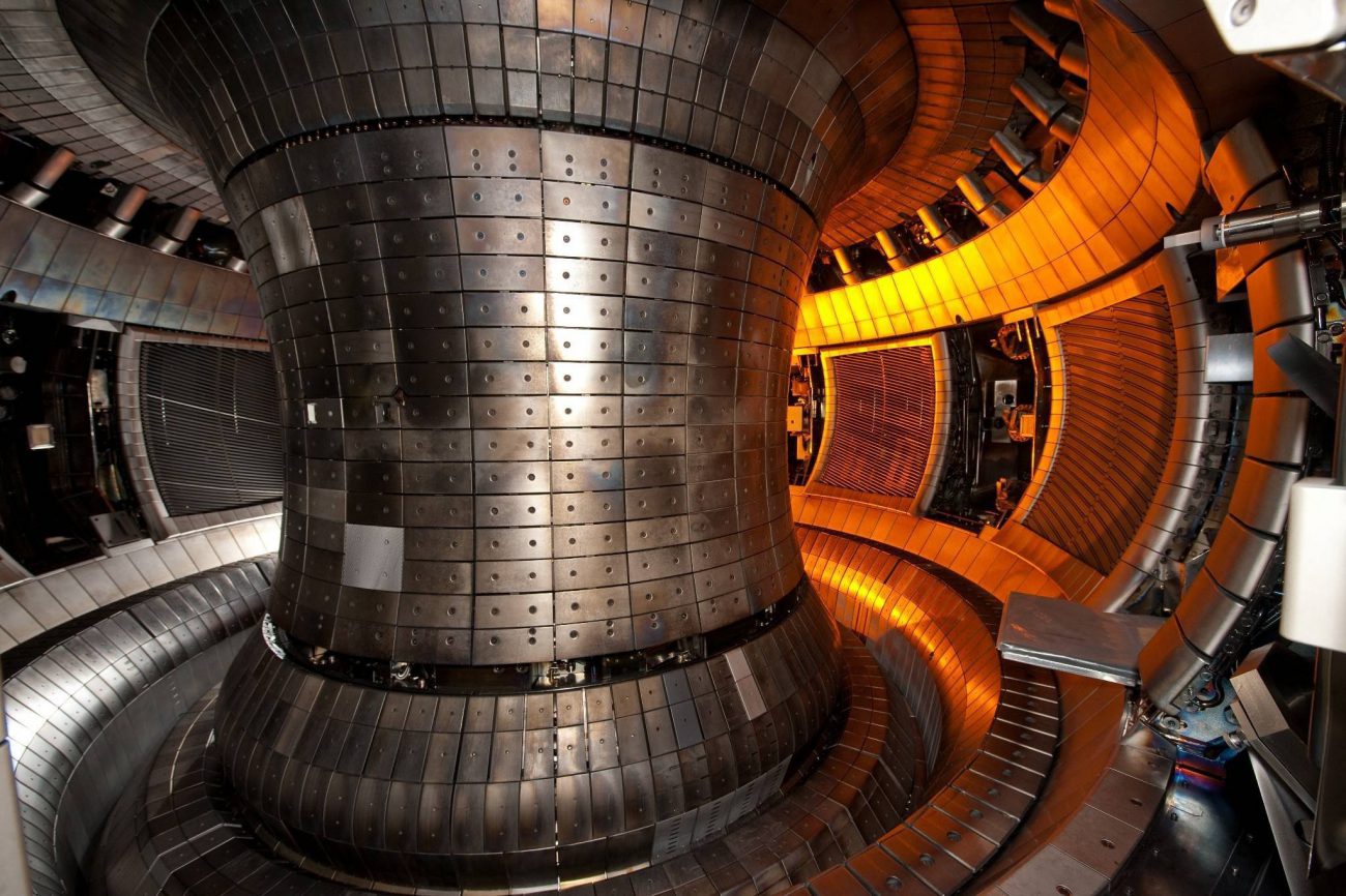 Create a hybrid fusion reactor