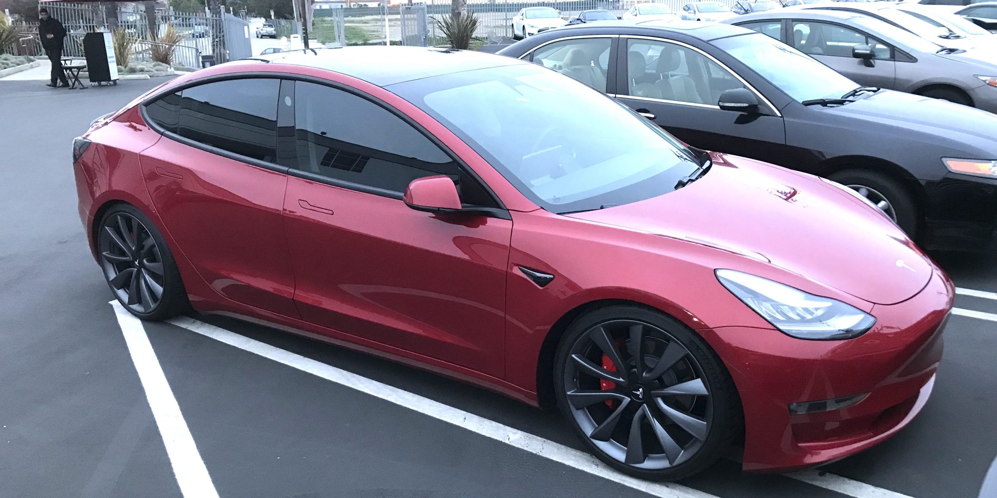 Tesla a présenté les plus rapides et puissants version Model 3: AWD et Performance