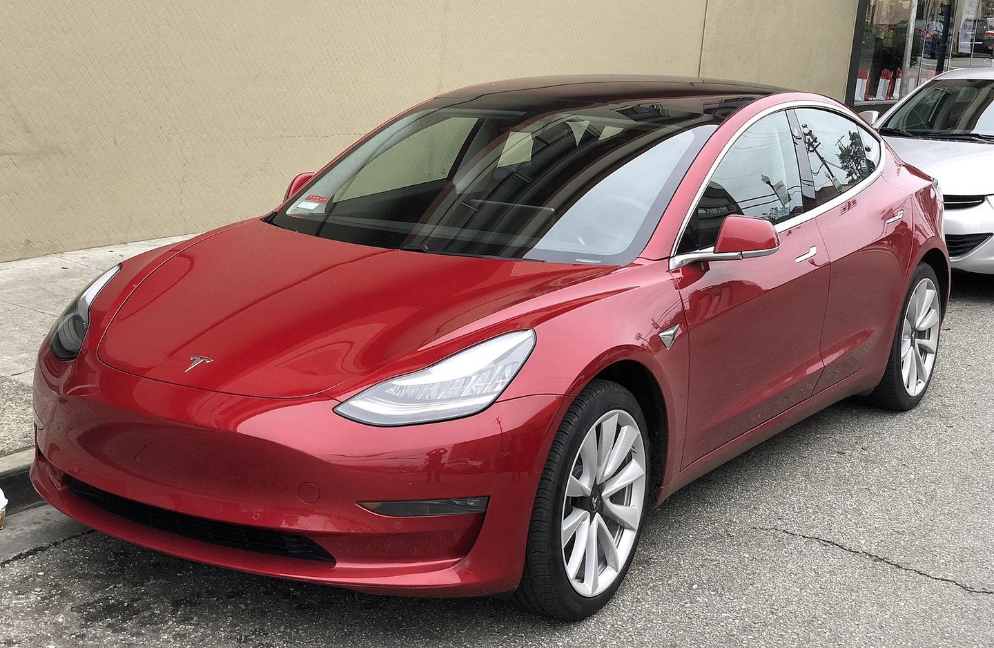 Tesla салып, үлкен қалқа өндіру үшін Model 3