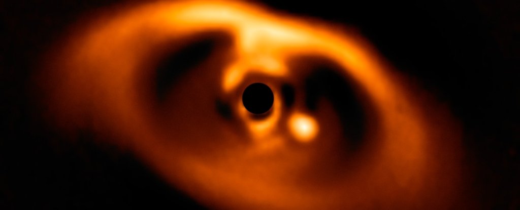 Astronomers for the first time directly see the process of the birth of the planet