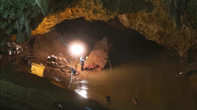 泰国洞穴困儿童。 他们怎么会被拯救吗？