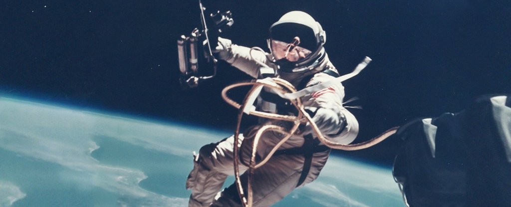 L'histoire sordide de la NASA: comment les astronautes de l'agence de 57 ans représentaient torturé lors de la marche dans les toilettes