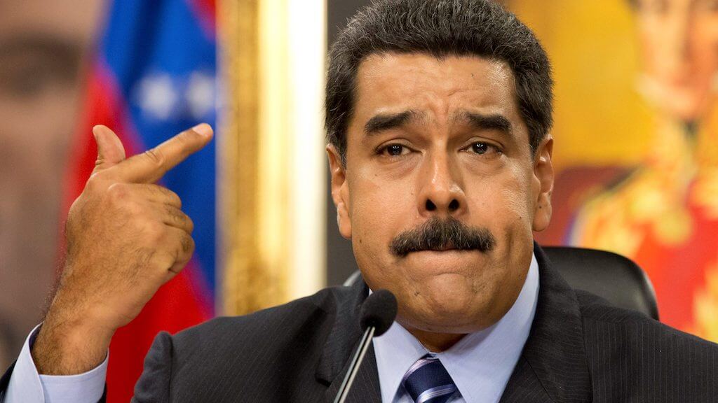 Себебі: Венесуэла президенті міндеттеді банктер қабылдауға криптовалюту El Petro