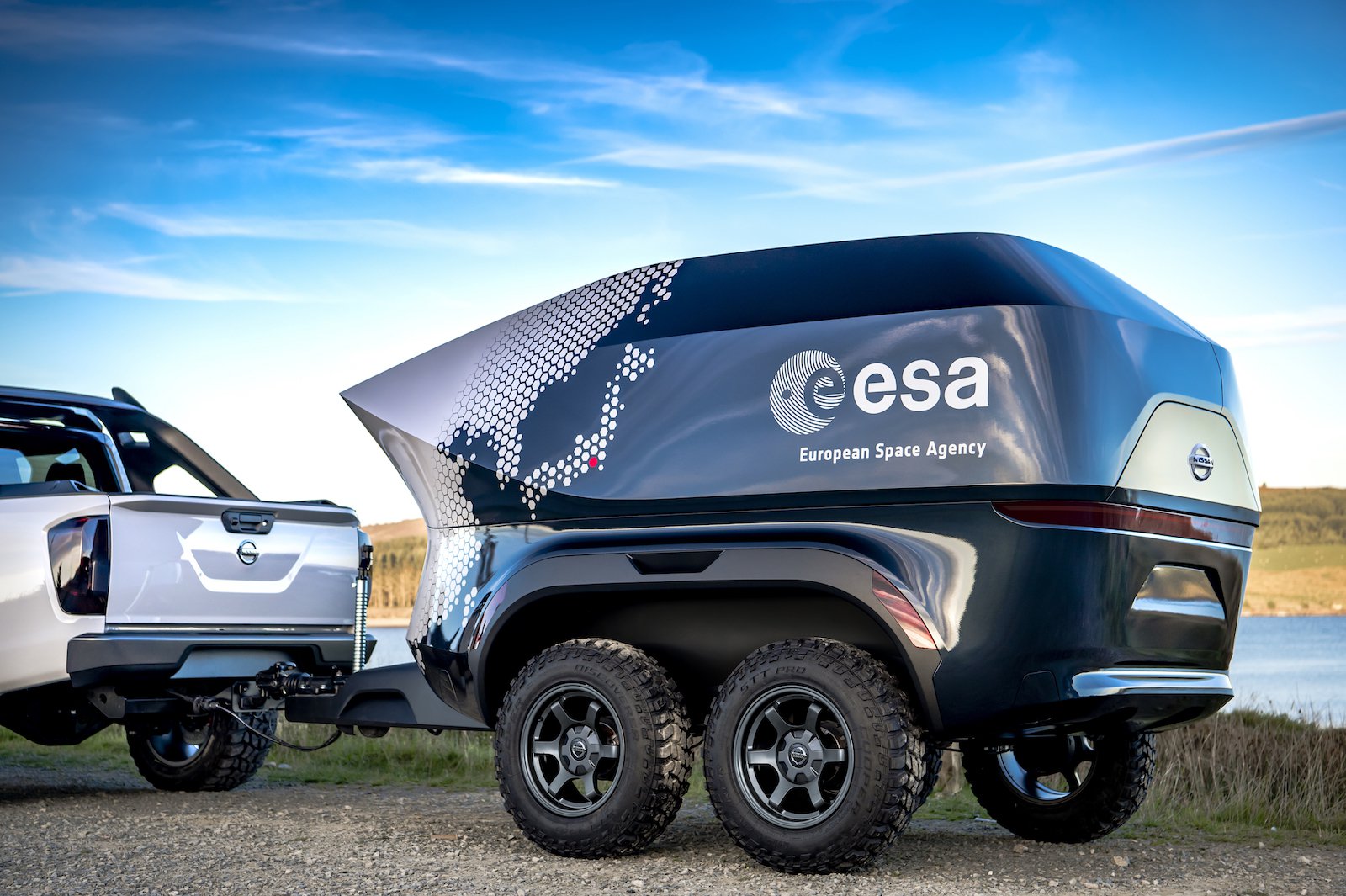 Nissan and ESA presented the SUV for astronomers, equipped with a telescope