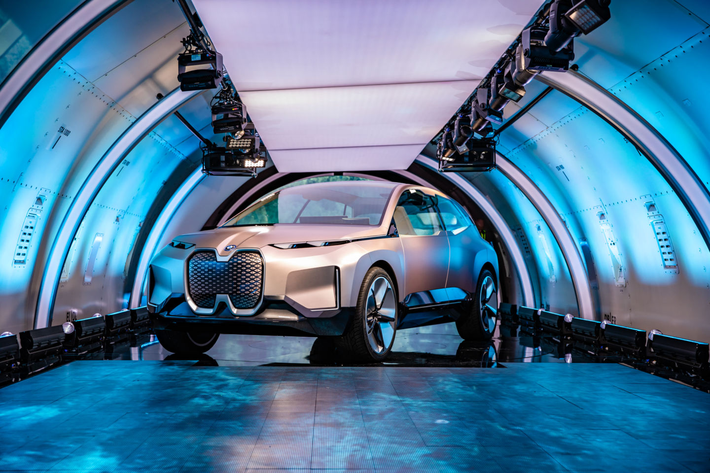 Zaten gördük elektrikli BMW iNext bir satışa 2021?