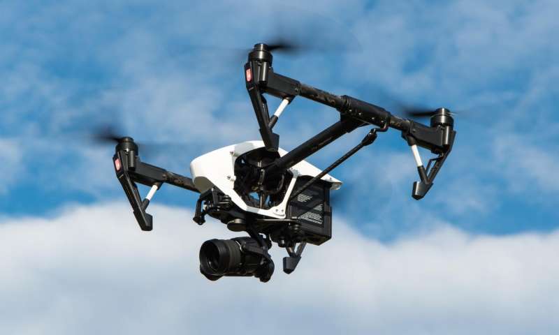 Naukowcy pokazywali, co się stanie, gdy dron zmierzy się z samolotem